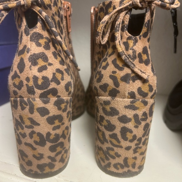 Stuart Weitzman, Lofty Bootie, Leopard Print, Brown Black 5. Pristine Condition! - Picture 9 of 16
